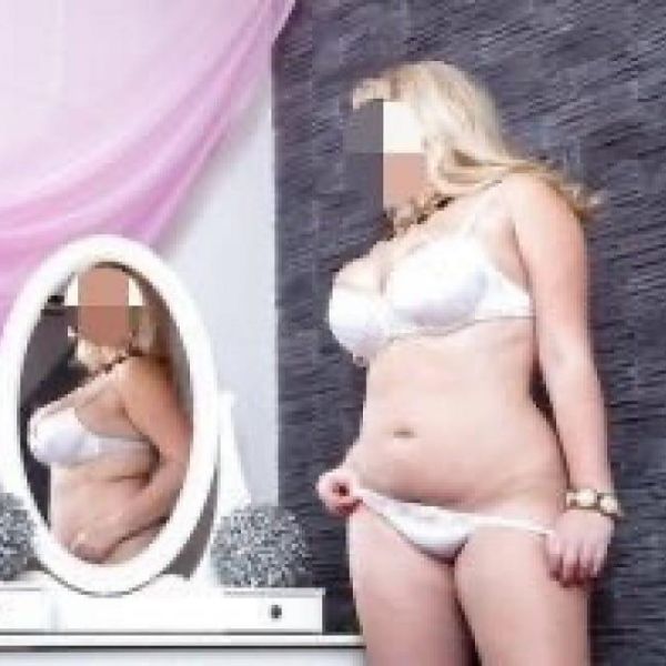 Escorts Emilia in London