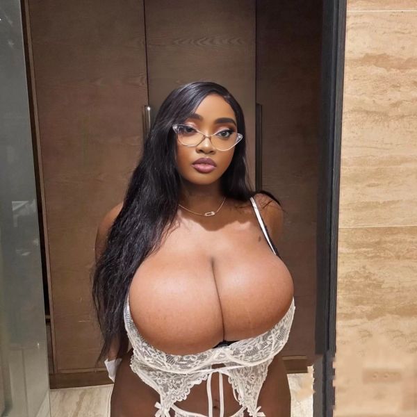 Escorts BIG BOOBS RACHAEL in Dubai