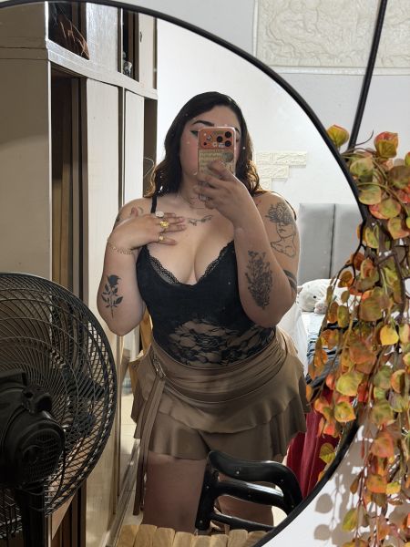 Holi soy Zara, una chica joven, delicada y mimosa. 🥰 Me encanta la pasión. ❤️‍🔥 Mi servicio es onda novios seguido por un servicio bucal y vaginal que incluye besos, caricias, mimos y las poses que mas te calienten, sobre todo mucha buena onda!🥰
Te dejo mi link de cafecito para donar también por sino llegas a verme en persona: https://cafecito.app/zara23 