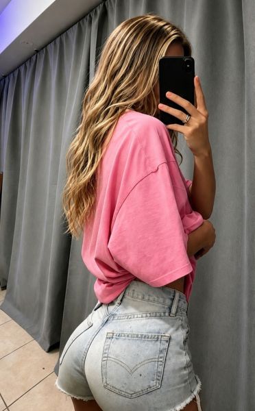 Quien soy .?

Me considero una mujer extremadamente pasional, de esas que viven cada encuentro con intensidad y disfrutan de la conexión más allá del sexo. Me atrae la gente linda, con buena energía, personas que sepan valorar los detalles, las miradas y ese toque de complicidad que lo cambia todo.

Me gusta crear momentos reales, donde el placer se mezcla con la calidez y la charla fluye sin esfuerzo. No busco lo superficial, sino ese tipo de conexión que te deja pensando y con ganas de más ❤️‍🔥.

👉No vendo contenidos  
👉No atiendo llamadas ..
👉No hago canje ...
👉No  envío fotos , acá ya tenés varias fotos y vídeos y siempre voy subiendo fotos nuevas ...
. POR FAVOR LEER CON ATENCIÓN SIEMPRE... NO ATIENDO A MUJERES NI ATENCIÓN A PAREJAS...
