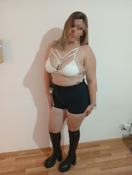 Hola, soy Leyla una masajista de 33 años, nueva y con muchas ganas de que me conozcas..
Me caracterizo por mi trato cálido, femenino y muy sensual, en un ambiente privado, cómodo y discreto.
✨ Atención personalizada
💆‍♀️ Masajes relajantes y sensuales
🌹 Ambiente íntimo y agradable
🔒 Absoluta discreción
💕 Una experiencia pensada para que te desconectes y disfrutes.
Si buscás conocer a una masajista nueva, femenina y sensual, escribime y coordinamos tu turno.
📩 Consultas y reservas por mensaje privado. Besos 💋