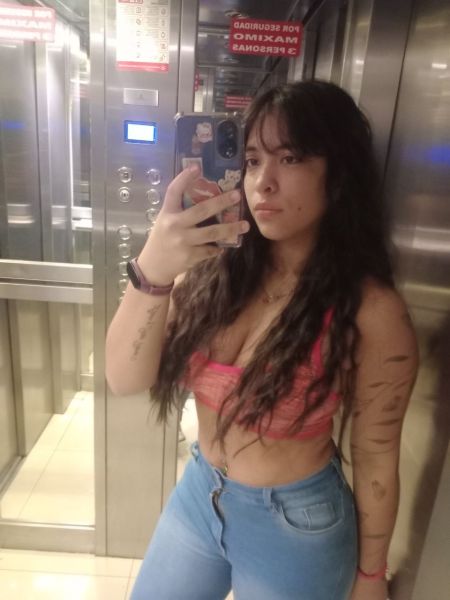 Hola! Tengo 20 añitos y ofrezco mis servicios solo a hombres. Atiendo en zona centro. Foticos reales 100% 😘😘😉 