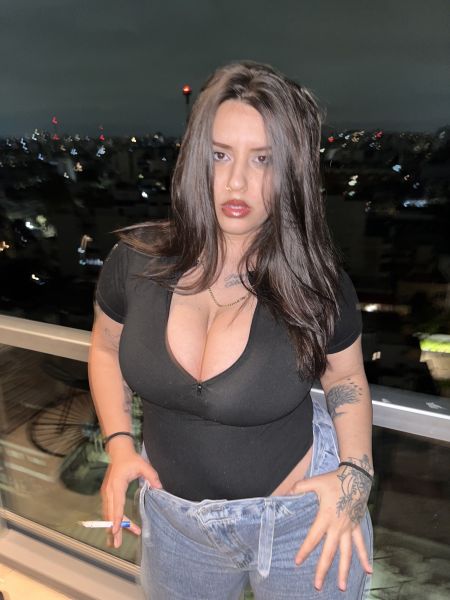 NO REALIZO ENCUENTROS 
Soy domina/ama/madame. Adoro controlar y el findom. La dominación es parte de mí y solo busco sumisxs obedientes que sepan el valor de cada tributo con exigencia. Conmigo no se juega: se rinde culto. Únicamente hago VIRTUAL y si tengo ganas quizás te ganes mi presencia. 
ESPECIALMENTE PRACTICAS BDSM. Un sumiso no falla, solo está mal educado. 
Hablarme al WhatsApp para más información o al Telegram @mistressveronica 