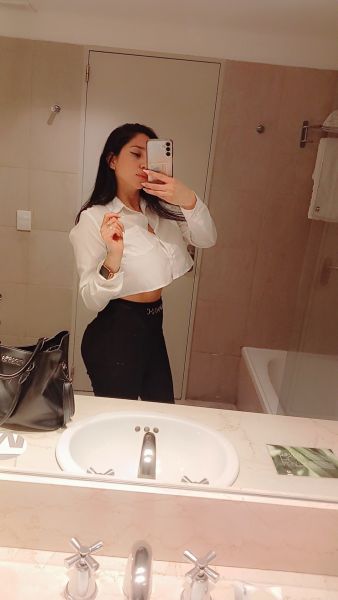 Hola amor!!! Volví después de tanto,
Te cuento que estoy solo por unos días en la ciudad, asique es el momento de que vengas a disfrutar de una rica turca!! 💦💦💦
Para más info envíame un WhatsApp 🥰