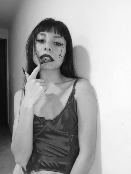 soy Val, tengo 24 años, SOLO TRABAJO DE MANERA VIRTUAL, 
https://putiruleta.com/muro/vaaalsita
conmigo no busques el placer tradicional, me aburre, no me gusta. 
soy DOMINA, pone a prueba tus limites conmigo. 
me gustan los sumisos que se rompen el culo para mi y se dejan humillar en privado y en público. 