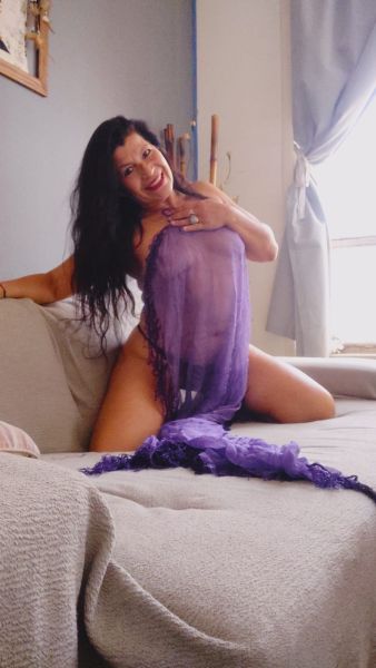 Fotos reales ¡! Hola amor gracias por visitar mi perfil
Te comento, realizo masajes relajantes, descontracturantes, sensitivos estoy en la zona de MICROCENTRO de lunes a viernes de 10 a 19hs... el final lo elegis vos! Consultame 😍