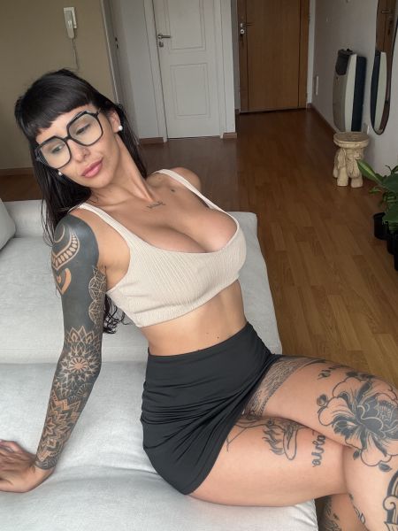 NATALI BLACK 🌙

 😈TU NUEVO VICIO DESBLOQUEADO😈
Holis soy Natt, una  morocha fogosa y divertida con ganas de hacerte pasar un momento único. No soy como las otras, mi atención se gana. ( o al menos así me dijeron una vez 😏) 
Te invito a conocer mi mundo, no es para cualquiera, pero si llegaste hasta acá, capaz sos el indicado 🫪
 ❌NO REALIZO ENCUENTROS❌
• Sexting con fotos videos y audios. 
• Videollamadas
• Dickrate
• Joi
• Fantasías | fetiches 
• Videos personalizados (solo a quien yo quiero)
