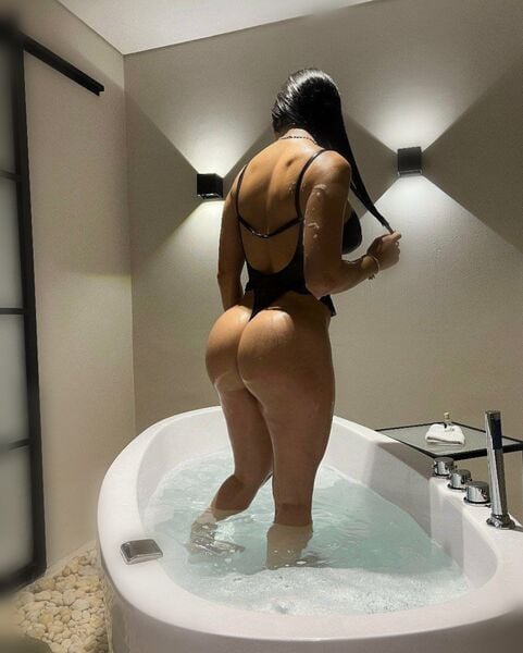Escorts Mel en Pilar