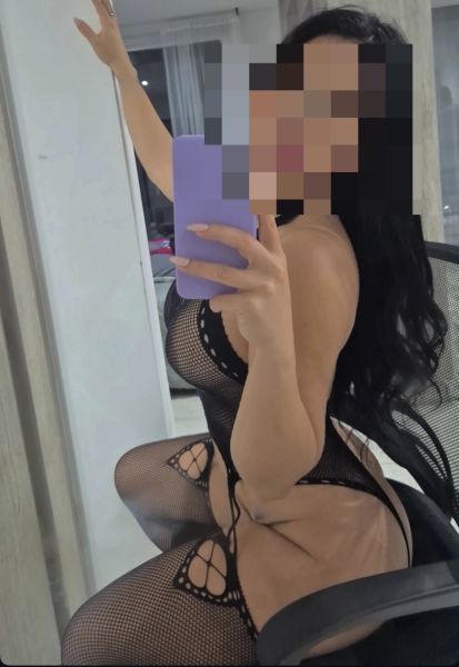 Franchesca ✨

La combinación perfecta entre elegancia, sensualidad y discreción.

Ofrezco una experiencia exclusiva con trato de novios, besos, caricias y una compañía auténtica que no olvidas nunca más 😍

Soy una señorita súper educada y con buena presencia y en la cama soy la más  puta.

Soy muy hermosa de cara, tengo cola grande, cintura chiquita y pechos medianos.
Soy tal cual las fotos. 

🏨 Voy a hoteles y domicilios.
🚫 No dispongo de departamento.
📍 Córdoba Capital.

La privacidad, la higiene y la buena presencia son fundamentales para que ambos disfrutemos de un encuentro inolvidable.. 

Quien me conoce se hace adicto 🫦🔥 que esperas para probarme?