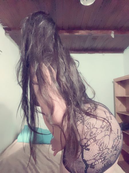 Hola soy Karen mujer educada elegante cariñosa muy tranquila con ganas de pasarlo bien contigo puedes gozar de mi cuerpo como si fueras mi novio con besos caricias lluvia posiciones todas las que quieras  ..mis fotos son reales y actuales no te arrepentirás llámame para informarte o escríbeme por WhatsApp estoy en mi dpto discreto  limpio y privado   