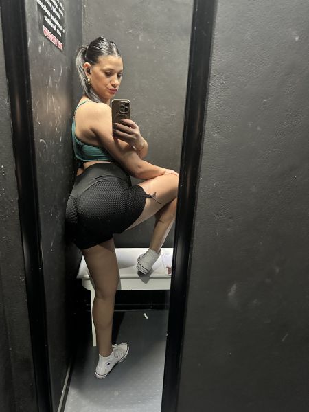 Soy muy cariñosa, amable y muy buena onda..hago encuentros en domicilios y hoteles  , videollamadas. Tengo un servicio excelente súper caliente 🔥🍑 para que puedas tener una experiencia inolvidable. Servicio súper completo y con libre de participación . Animate  a conocerme no te vas arrepentir vos te lo mereces 💋🔥 mándame un mensajito y coordinamos .  te espero con mucho cariño y mimitos para vos 🫶🏻☺️