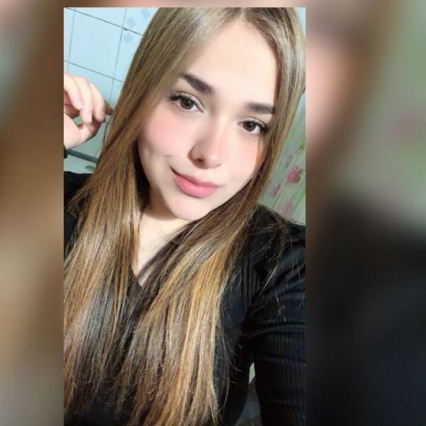 Hola, amor. 💋 Soy Ludmila, tengo 22 años y estoy lista para hacer que vivas un momento inolvidable.
Me encanta brindar una experiencia cálida, divertida y muy cercana, con un auténtico trato de novios, mucha química, besos apasionados y una atención llena de cariño para que te sientas cómodo desde el primer instante.
Mi prioridad es que disfrutes, te relajes y quieras volver a verme. Además, cuento con contenido exclusivo a la venta y un canal de Telegram VIP súper completo con material que actualizo frecuentemente.
Si buscás una chica dulce, atenta, sensual y con ganas de que pases un momento increíble, escribime. Estoy esperándote. 😘✨