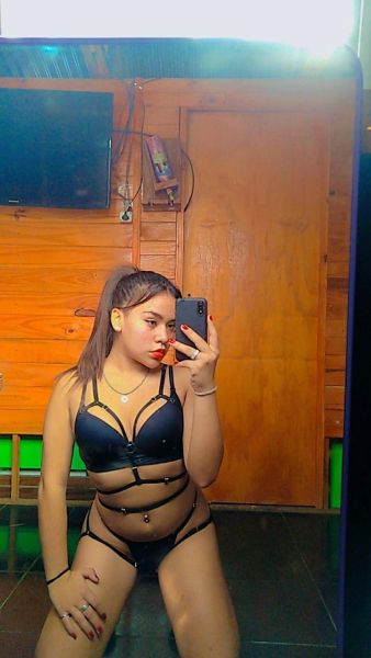 Pendejita caliente con ganas de pasar un rico momento juntos. Videollamada, sexting y canal vip lésbico y muy rico, packs de fotos y videos muy calientes. Pack de taekwondo muy caliente