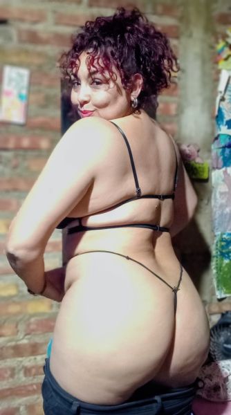 Soy Loba Alfa dominante y  dulce protectora, pero voraz cazadora de presas,
Me encanta el sexo apasionado soy muy hot, bragas mojadas, seré tu principio o tú fin... Tu alfa y tu Omega,
Me gusta jugar a cambiar de roles, ser tu tía, tu mamita, tu vecina caliente, 
Podrás pedirme algo y lo puedo hacer siempre beneficio de ambos!!