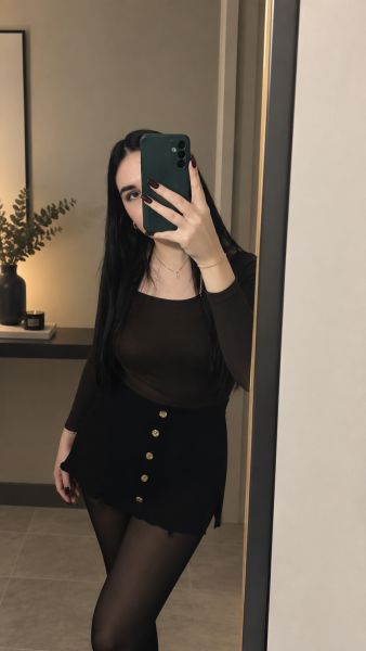 Hola amor! Cómo estás? Soy sol ❤️‍🔥 escort VIP, te comento sobre mi... Estoy ubicada en caballito  mi servicio es muy completo!! Comenzamos todo muy suave onda novios besos y todas las poses que vos quieras 😍 me encanta el sexo y quiero que estés comodo conmigo y quieras volver!! Soy tal cual me ves en las fotos, mido 1,70 piel blanca y pelo negro jovencita y firme!! Acepto efectivo, transferencia USD y euros!! Consultame por domicilios y hoteles!! Te espero 💋