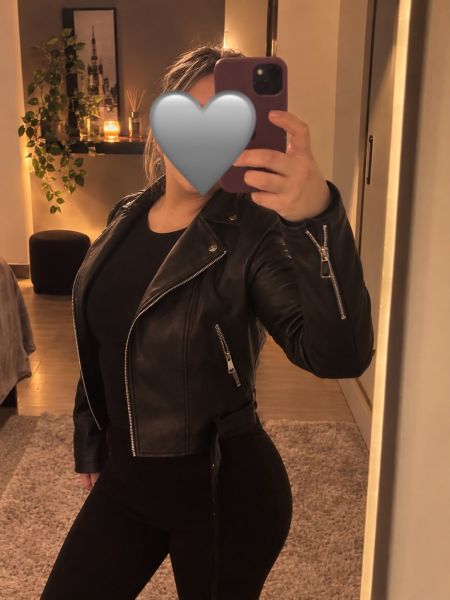 Hola corazón  Estoy reservando turnos de 1 hs de masajes ,relajantes ,descontracturantes, sensitivos, podes elegir tu terapia alternativa, te espero para darte un mimo!!! Cónsul privado tranquilidad respecto y discreto.  

