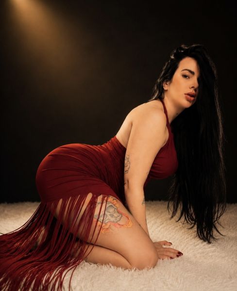 Latina caliente y divertida hablo inglés y español ven a visitarme 
NO WATHS APP
Llamada o texto