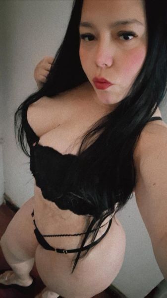 Soy camila una rica colombiana caliente, dispuesta a entregarte un momento en donde podrás cumplir todas tus fantasias,te entrego  un rico oral garganta profunda, un trato de pololo un culito de infarto y las poses que quieras para que termines con una americana corporal.