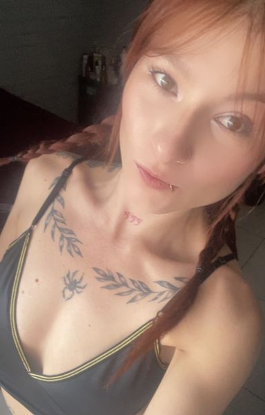 Sensual y provocador
“Soy pura tentación, caricias lentas y miradas que encienden. Me encanta crear momentos íntimos, llenos de pasión, complicidad y placer. Si buscas una experiencia diferente, dulce y ardiente a la vez… conmigo lo vas a sentir todo 💋🔥”dejate consentir Soy una mujer muy cariñosa, de esas que disfrutan entregar ternura, atención y hacer sentir especial a la persona que está conmigo. Me encanta demostrar lo que siento con palabras, caricias y mucha dulzura. ❤️
